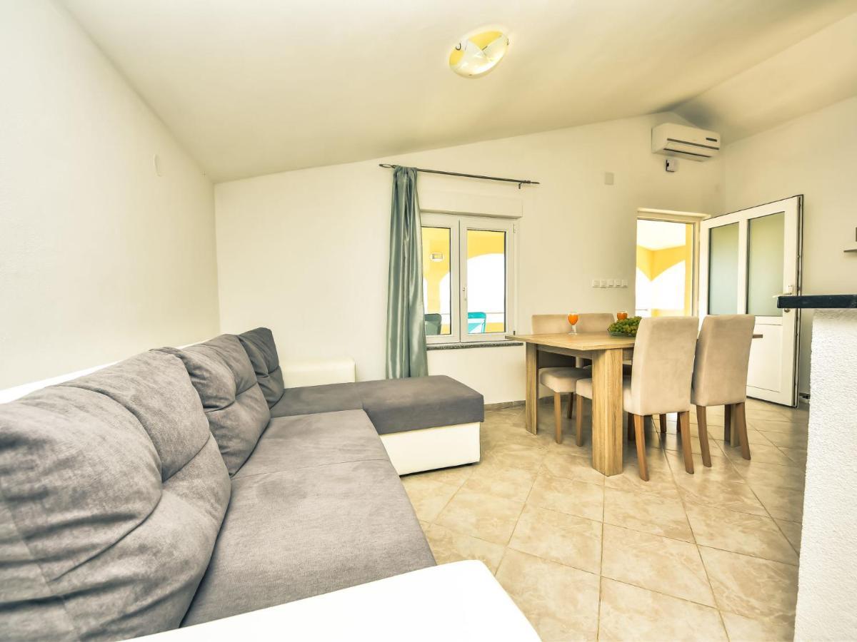 Holiday Home Marijana By Interhome Масленица Екстер'єр фото